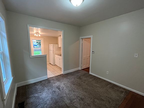 2nd image of 354 Hoyt St
