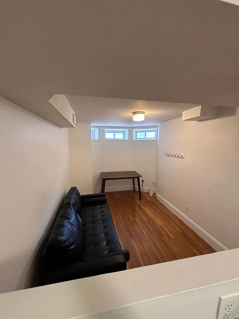 Gorgeous renovated studio with great location in Fenway available NOW!! — Photo 2