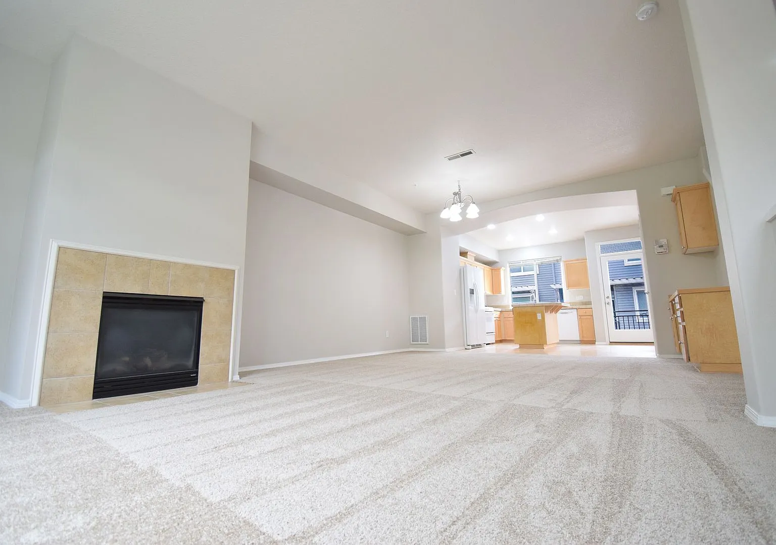 Beautiful 3 Bed 3.5 Bath Condo in Bethany! — Photo 4