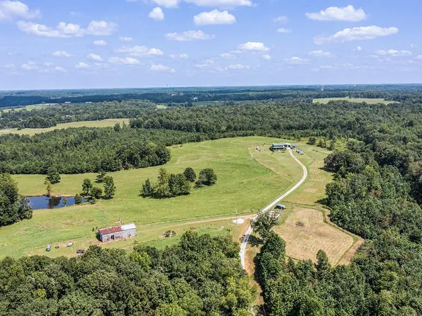 143 McBride Ln, Mc Ewen, TN 37101