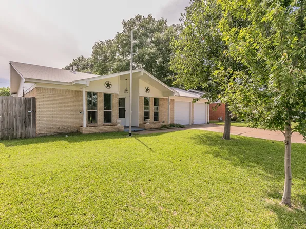 633 NW Lorna St, Burleson, TX 76028