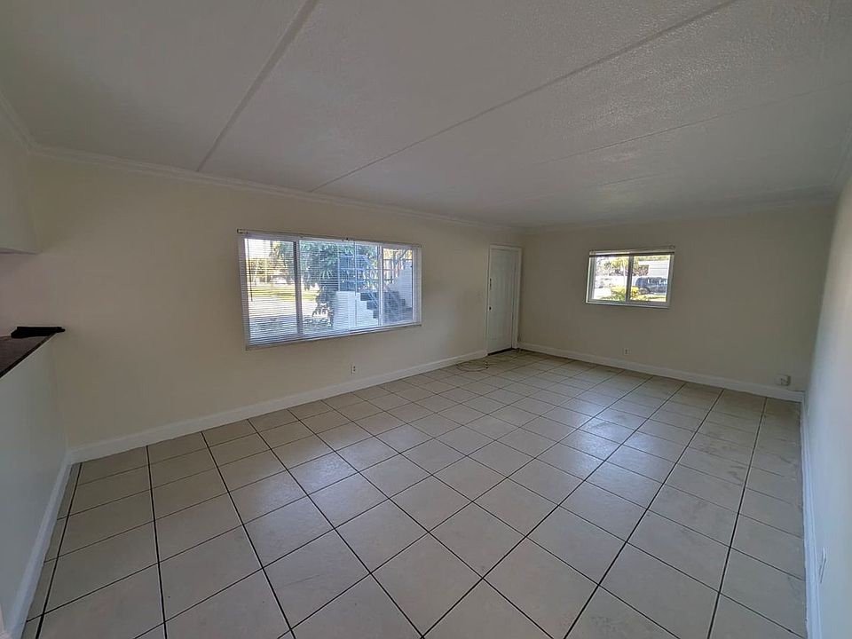 1st image of 817 Lighthouse Dr