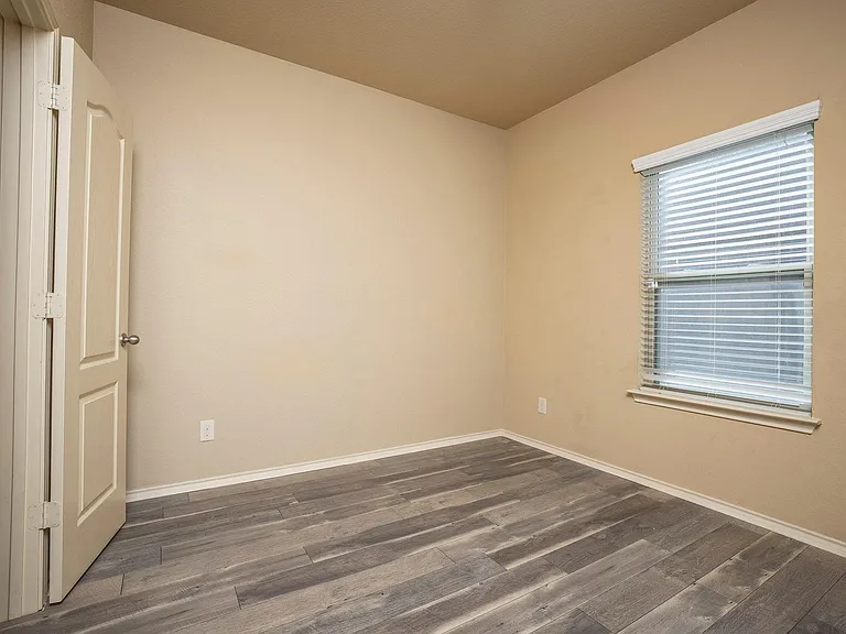 433 Stonebrook Dr — Photo 12