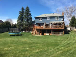 1058 Eagle Nest Dr, Rochester, MI 48306