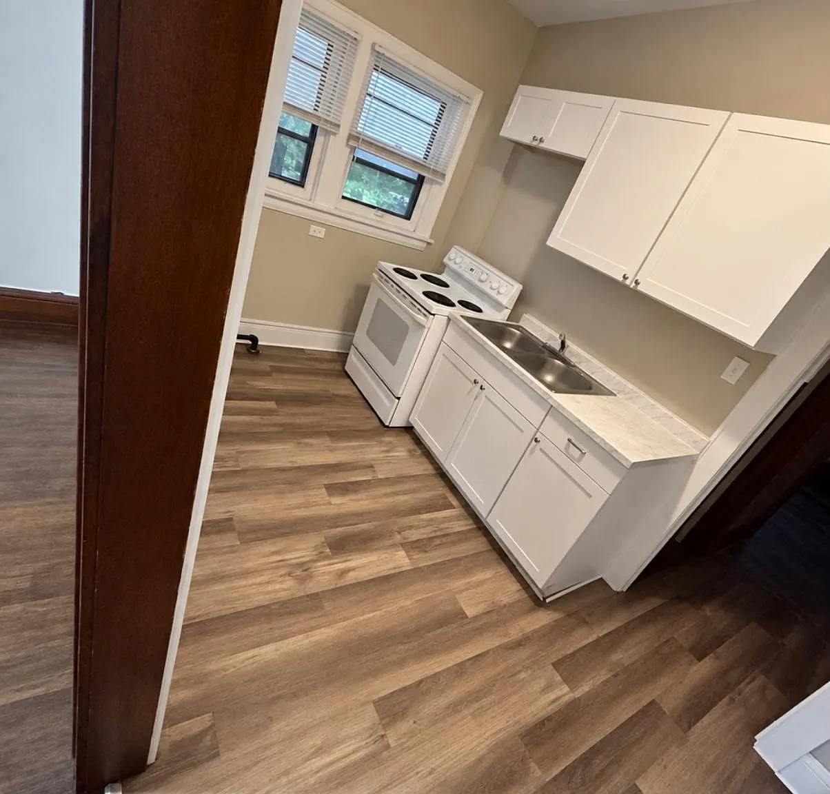 2 bed, 1.0 bath, 1100 sqft, $990 — Photo 3