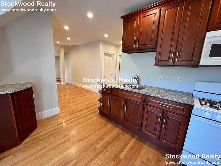 90 Lyndhurst St #5 — Photo 10