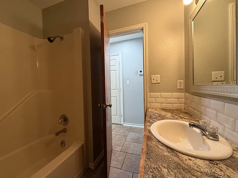 1105 Carroll Ave #B — Photo 13