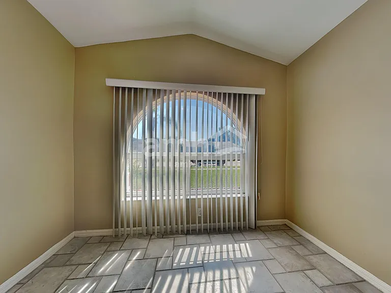 10419 Salisbury St — Photo 16