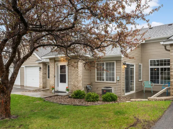 557 Mission Hills Dr, Chanhassen, MN 55317