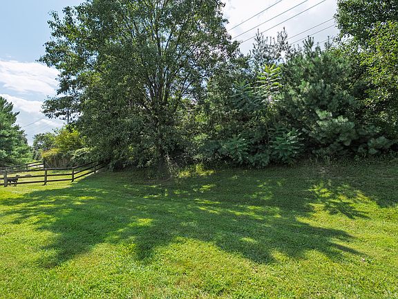 2nd image of 4835 Buckhorn Dr