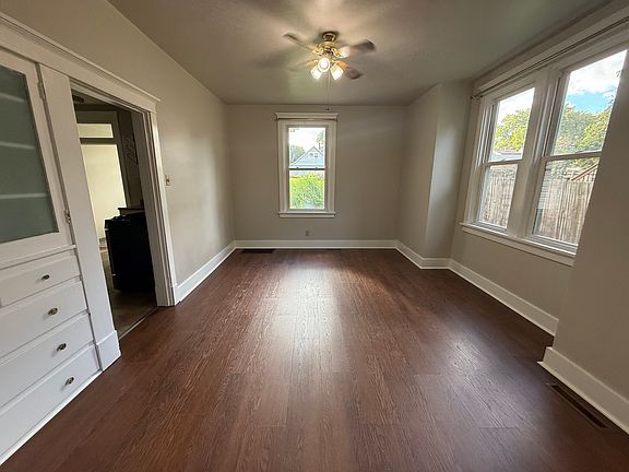 5th image of 367 Spring St