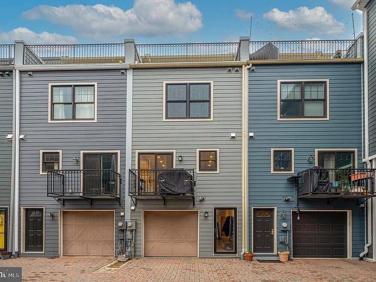 1802 Christian St — Photo 33