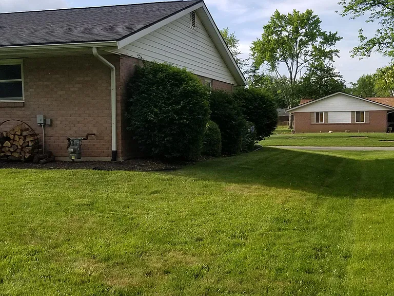 2540 Delavan Dr — Photo 3