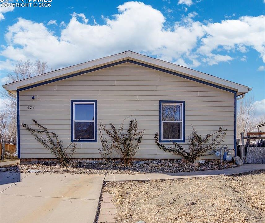 1st image of 973 Desert Cir