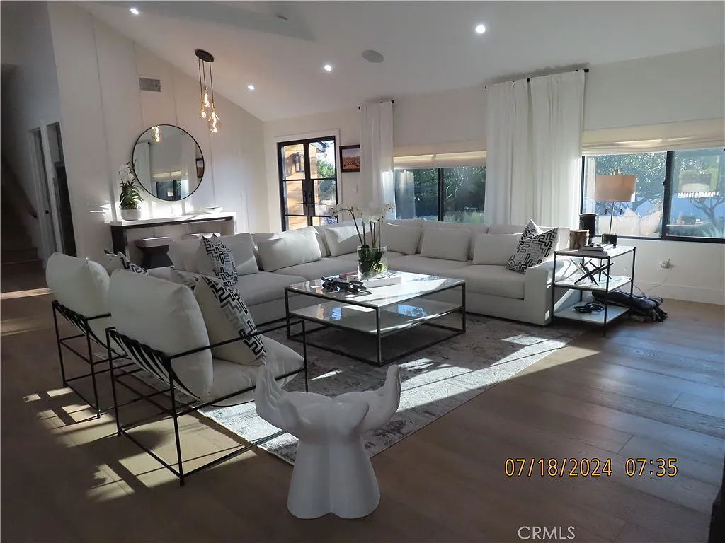 4 bed, 3150 sqft, $13,900 — Photo 4