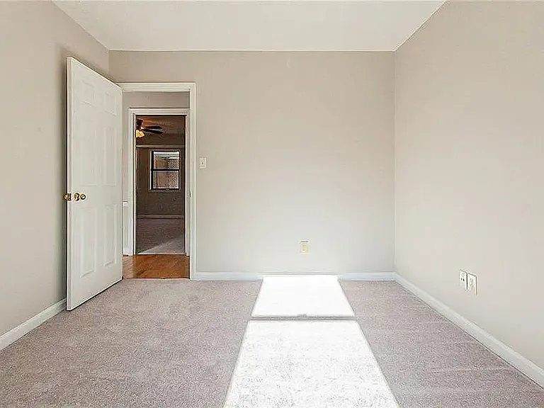 150 Spring Valley Cir — Photo 3