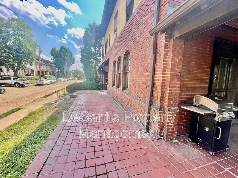 1 bed, 1.0 bath, 950 sqft, $875 — Photo 3