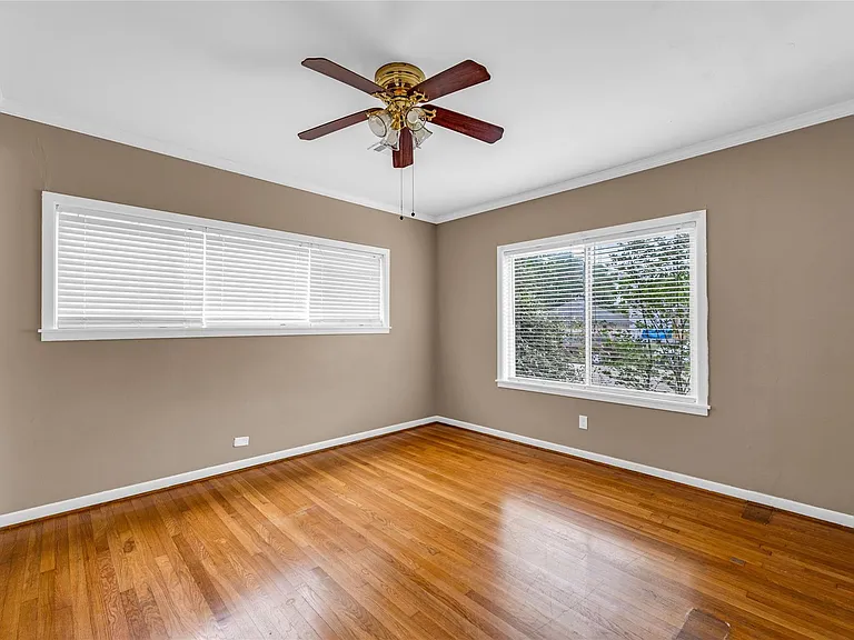 2527 Avenue G — Photo 16