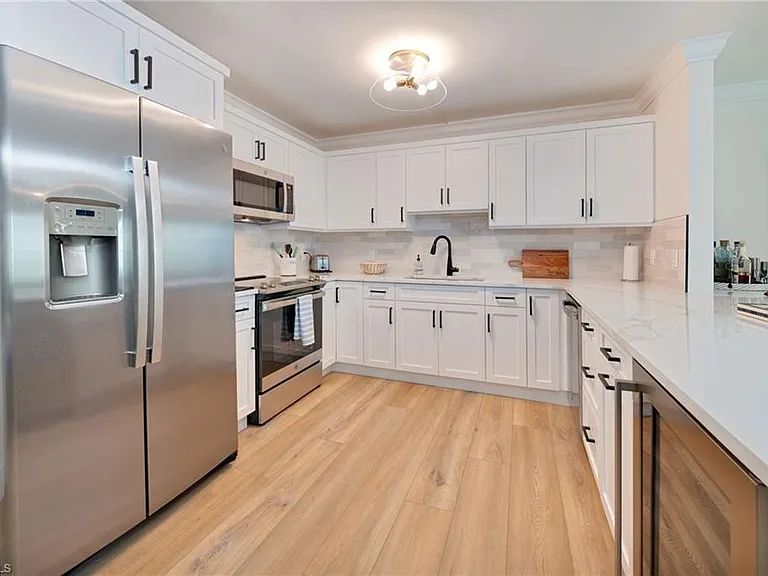 1950 Gulf Shore Blvd N #113 — Photo 7