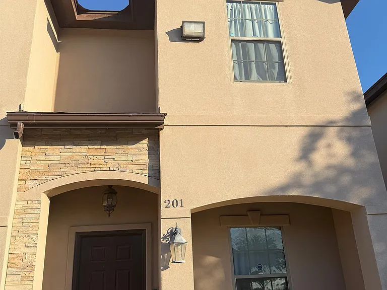 602 Basswood Dr #201 — Photo 1
