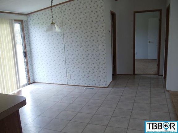 3rd image of 206 Howard Dr