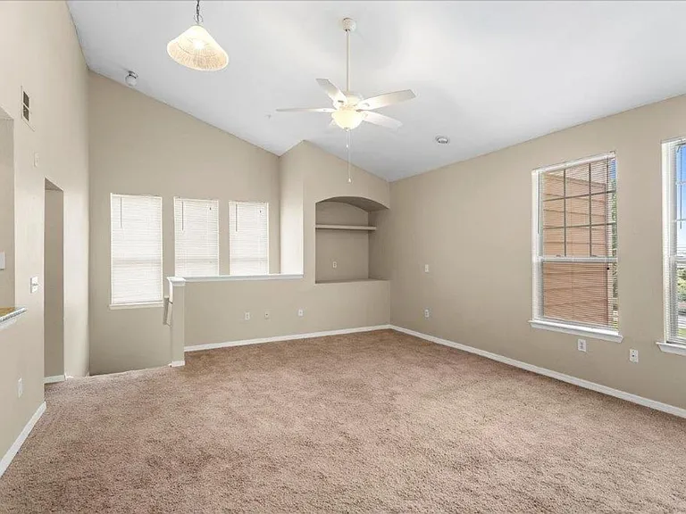 1101 Vintage Village Ln #101 — Photo 3