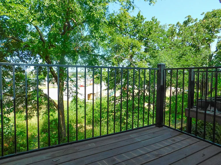 1137 Dallas Dr — Photo 16