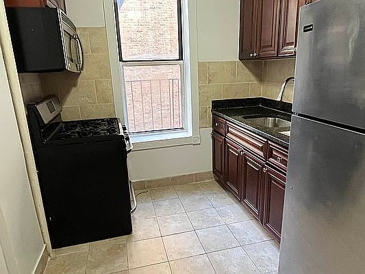 2nd image of 547 W 160th St #31A