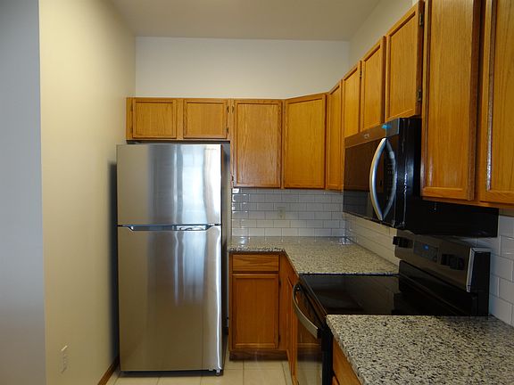 3rd image of 301 Harbour Town Dr APT 216