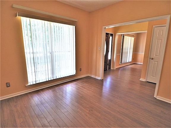 3rd image of 1635 6th St SE
