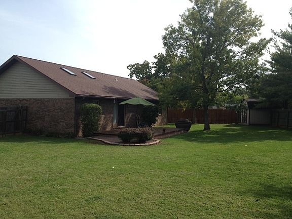 4th image of 2821 Oakshire Dr