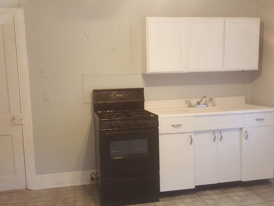 2nd image of 1901 W 4th St #2