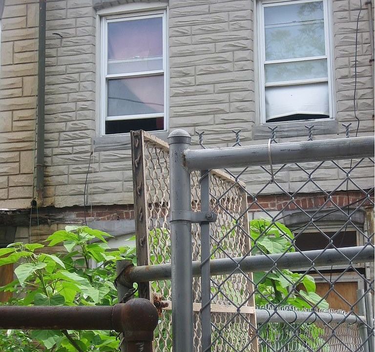 2nd image of 818 N Bradford St