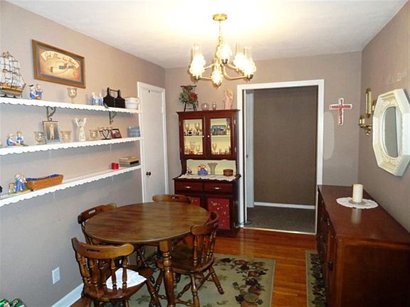 5th image of 105 Penick Ave