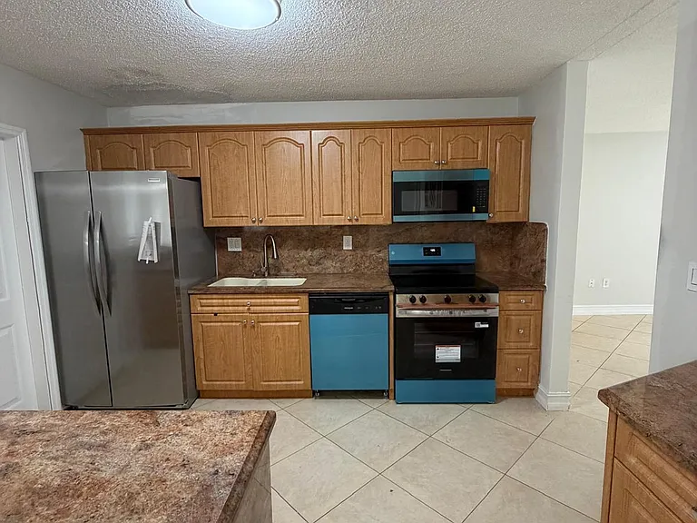 3212 SW 24th Ter — Photo 3