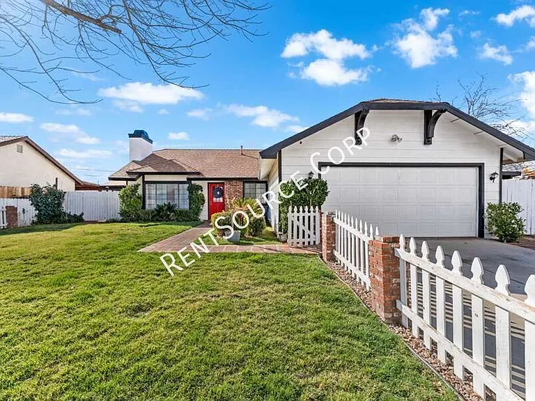 37925 Maureen St — Photo 3