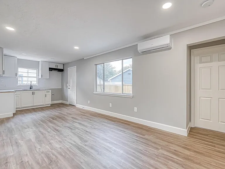 6715 Victoria St #A — Photo 10
