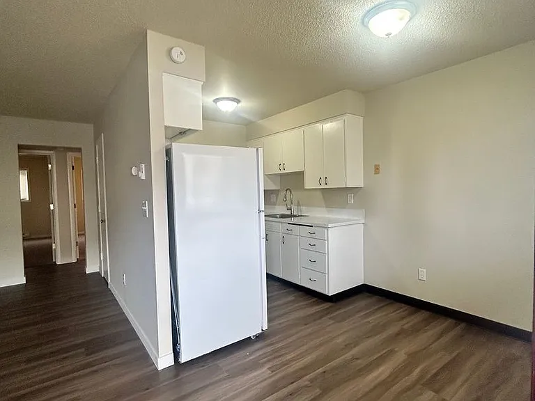1806 E Fourth Plain Blvd — Photo 14