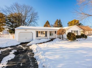 18 Woodbrook Dr, Ridge, NY 11961