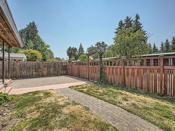 4th image of 17230 Beach Dr NE