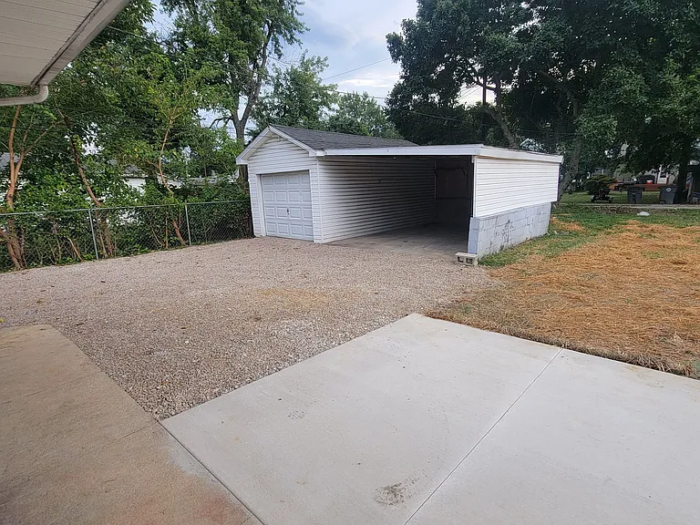 1817 E Franklin St — Photo 6