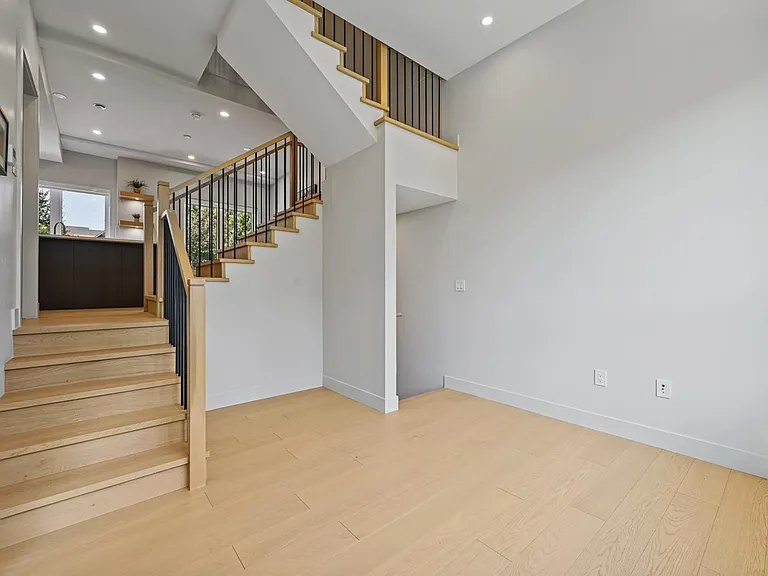 3410 Knight St — Photo 7