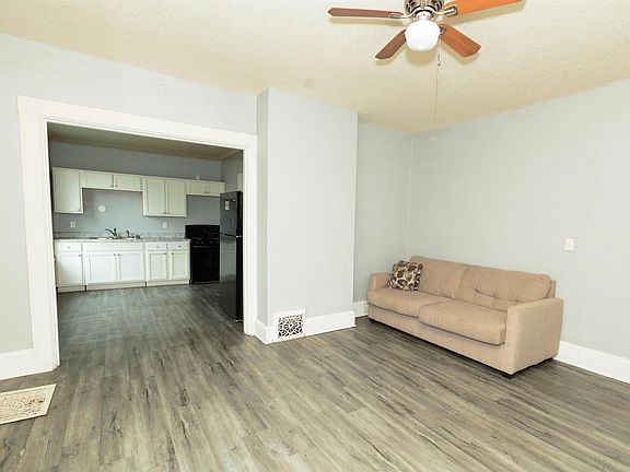 3rd image of 1327 N Gaines St