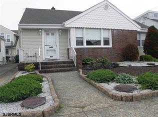 114 N Iroquois Ave, Margate, NJ 08402