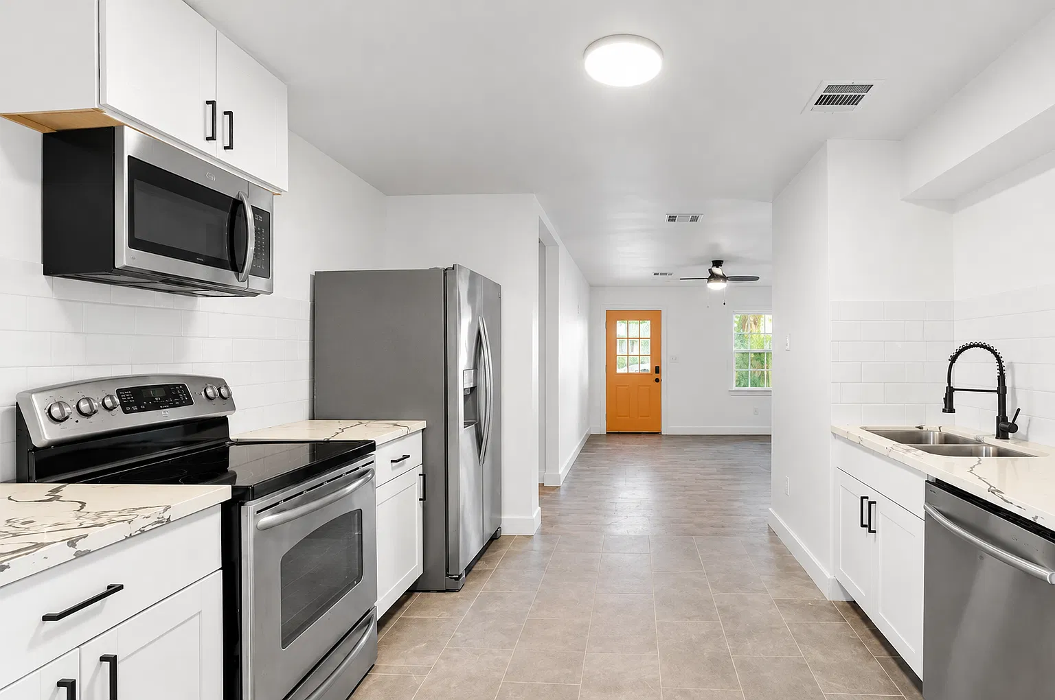 3 bed, 1338 sqft, $1,800 — Photo 2