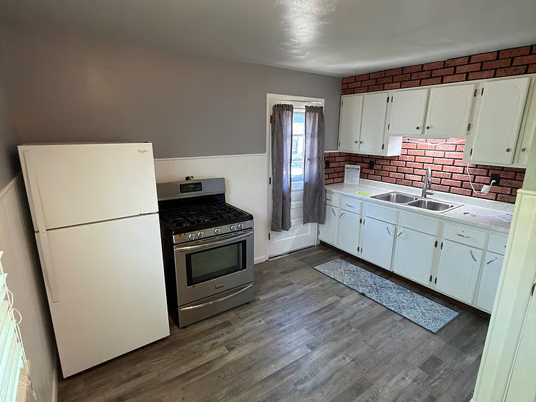 23 Starcrest Dr #21 — Photo 3