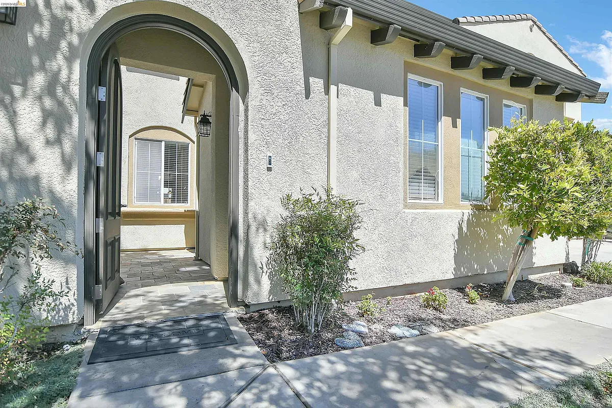 Building Photo - 5563 Arcadia Cir