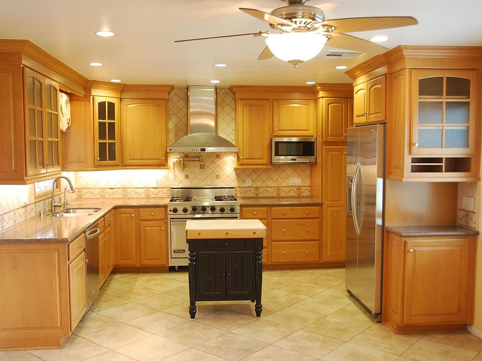 Kitchen _Bright, upgraded gourmet kitchen with Viking range, granite countertops, pot-filler, and stainless steel appliances (gas range, dishwasher, refrigerator and microwave) _Kitchen is open and adjacent to dining area and living room