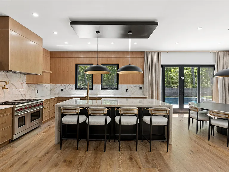 2 Grove Ave — Photo 15