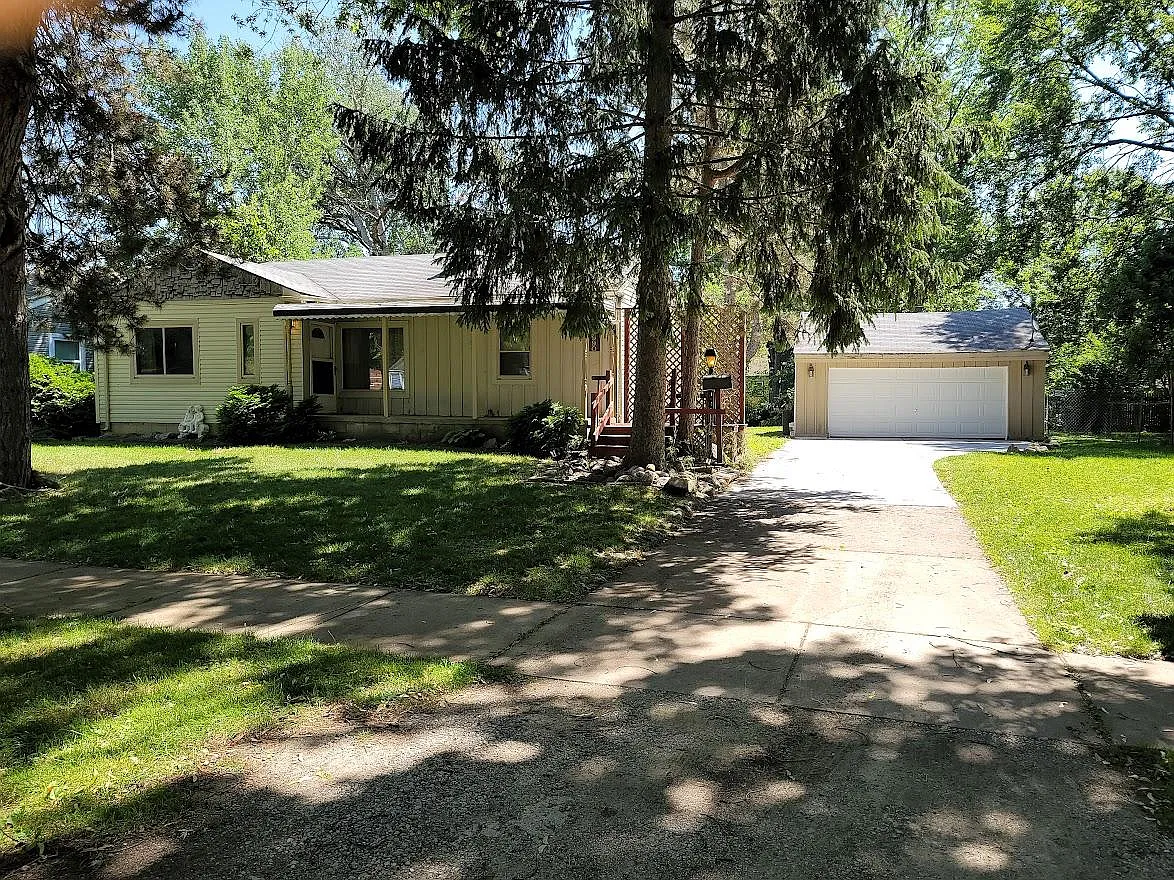 15990 Lexington — Photo 1